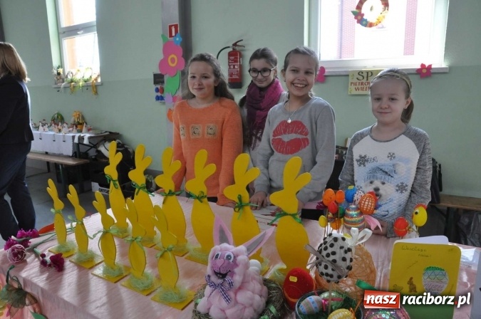 Zdjęcie w galerii na portalu naszraciborz.pl: Same smakołyki na pietrowickich stołach - powiatowy konkurs potraw regionalnych wiadomości z regionu