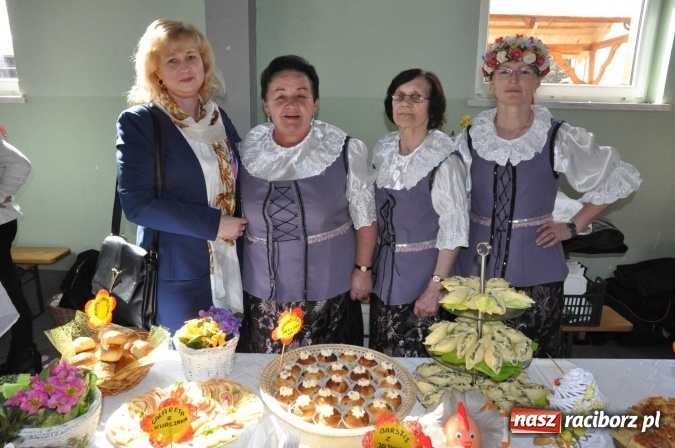 Zdjęcie w galerii na portalu naszraciborz.pl: Same smakołyki na pietrowickich stołach - powiatowy konkurs potraw regionalnych wiadomości z regionu
