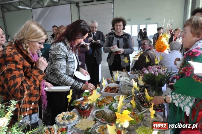 Zdjęcie w galerii na portalu naszraciborz.pl: Same smakołyki na pietrowickich stołach - powiatowy konkurs potraw regionalnych wiadomości z regionu
