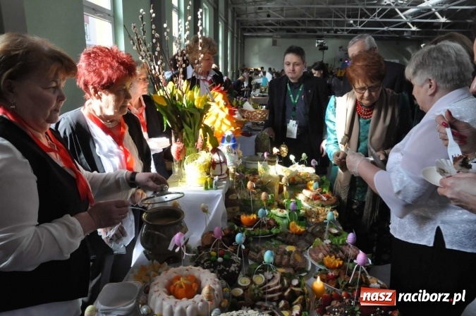 Zdjęcie w galerii na portalu naszraciborz.pl: Same smakołyki na pietrowickich stołach - powiatowy konkurs potraw regionalnych wiadomości z regionu