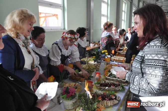 Zdjęcie w galerii na portalu naszraciborz.pl: Same smakołyki na pietrowickich stołach - powiatowy konkurs potraw regionalnych wiadomości z regionu