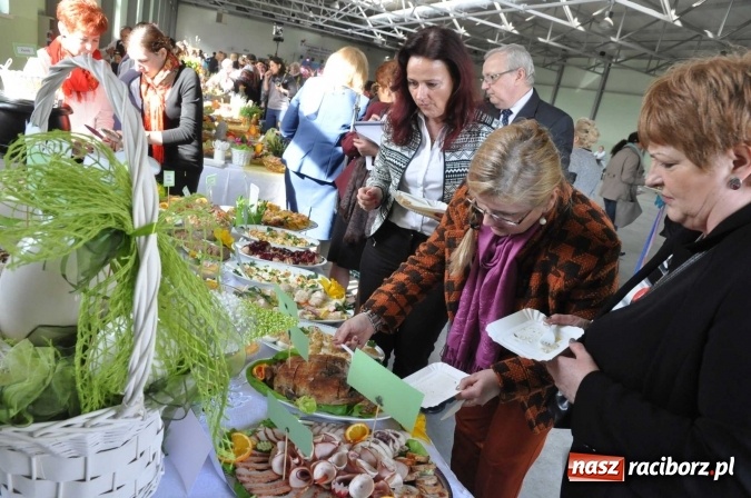 Zdjęcie w galerii na portalu naszraciborz.pl: Same smakołyki na pietrowickich stołach - powiatowy konkurs potraw regionalnych wiadomości z regionu