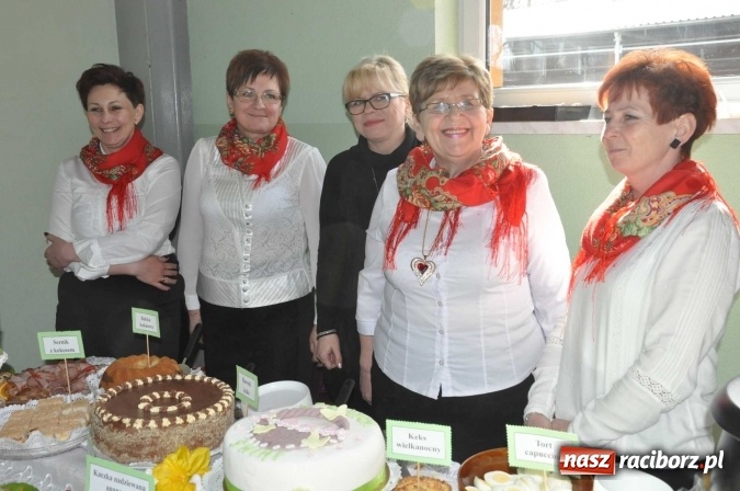 Zdjęcie w galerii na portalu naszraciborz.pl: Same smakołyki na pietrowickich stołach - powiatowy konkurs potraw regionalnych wiadomości z regionu