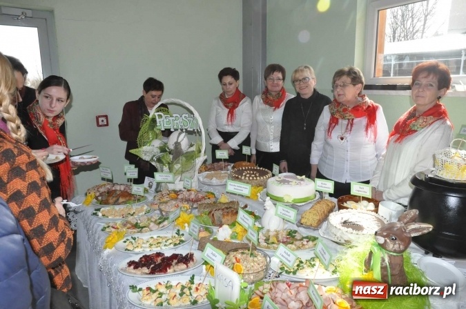 Zdjęcie w galerii na portalu naszraciborz.pl: Same smakołyki na pietrowickich stołach - powiatowy konkurs potraw regionalnych wiadomości z regionu