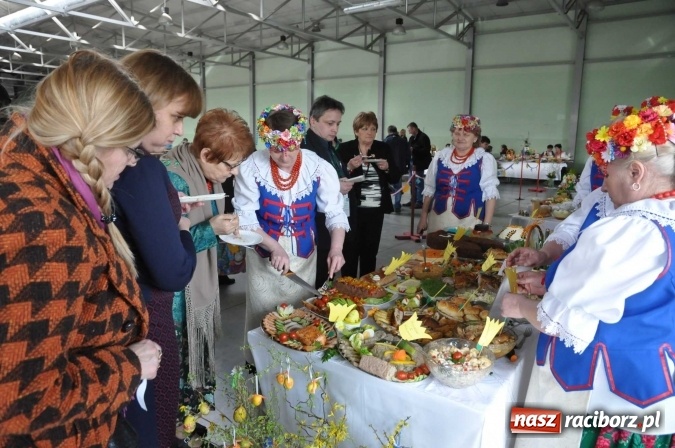 Zdjęcie w galerii na portalu naszraciborz.pl: Same smakołyki na pietrowickich stołach - powiatowy konkurs potraw regionalnych wiadomości z regionu