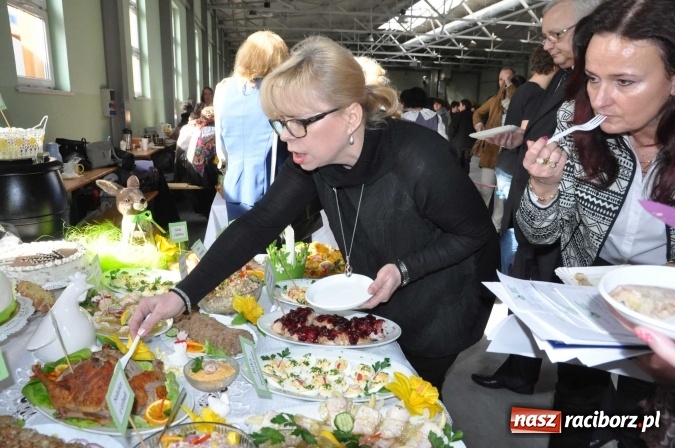Zdjęcie w galerii na portalu naszraciborz.pl: Same smakołyki na pietrowickich stołach - powiatowy konkurs potraw regionalnych wiadomości z regionu