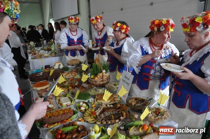 Zdjęcie w galerii na portalu naszraciborz.pl: Same smakołyki na pietrowickich stołach - powiatowy konkurs potraw regionalnych wiadomości z regionu