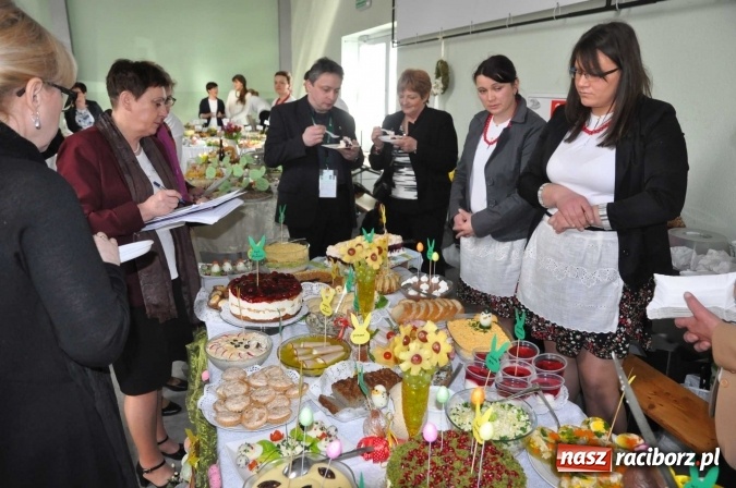 Zdjęcie w galerii na portalu naszraciborz.pl: Same smakołyki na pietrowickich stołach - powiatowy konkurs potraw regionalnych wiadomości z regionu