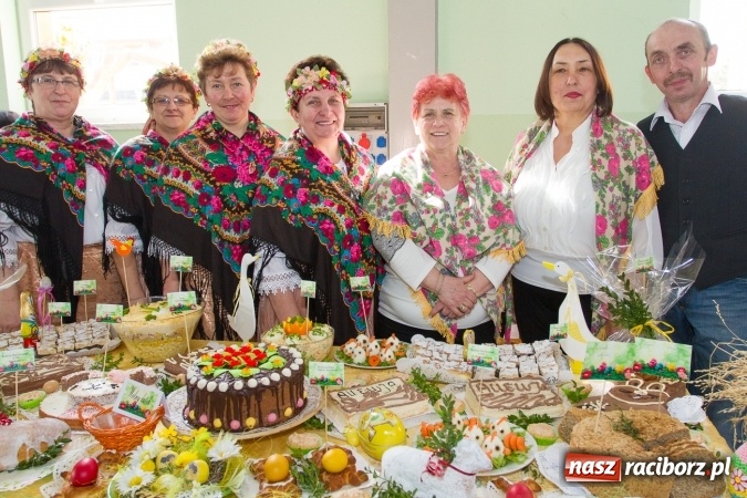 Zdjęcie w galerii na portalu naszraciborz.pl: Same smakołyki na pietrowickich stołach - powiatowy konkurs potraw regionalnych wiadomości z regionu