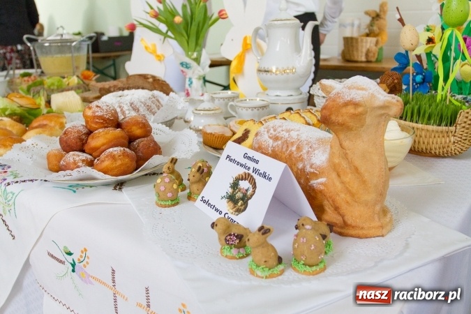 Zdjęcie w galerii na portalu naszraciborz.pl: Same smakołyki na pietrowickich stołach - powiatowy konkurs potraw regionalnych wiadomości z regionu