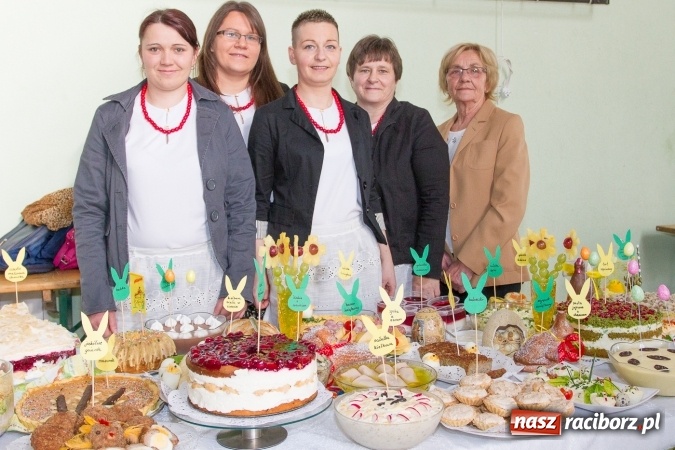 Zdjęcie w galerii na portalu naszraciborz.pl: Same smakołyki na pietrowickich stołach - powiatowy konkurs potraw regionalnych wiadomości z regionu