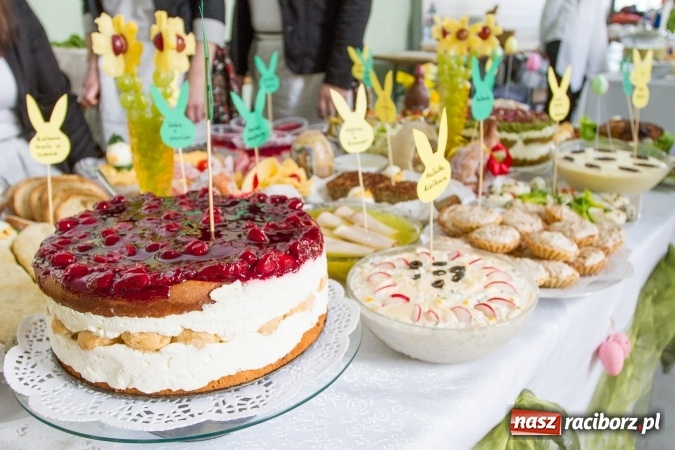 Zdjęcie w galerii na portalu naszraciborz.pl: Same smakołyki na pietrowickich stołach - powiatowy konkurs potraw regionalnych wiadomości z regionu