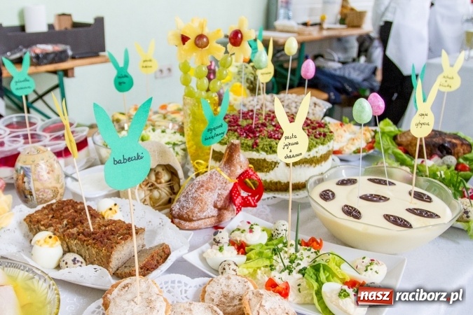 Zdjęcie w galerii na portalu naszraciborz.pl: Same smakołyki na pietrowickich stołach - powiatowy konkurs potraw regionalnych wiadomości z regionu