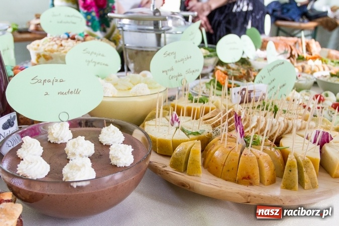 Zdjęcie w galerii na portalu naszraciborz.pl: Same smakołyki na pietrowickich stołach - powiatowy konkurs potraw regionalnych wiadomości z regionu