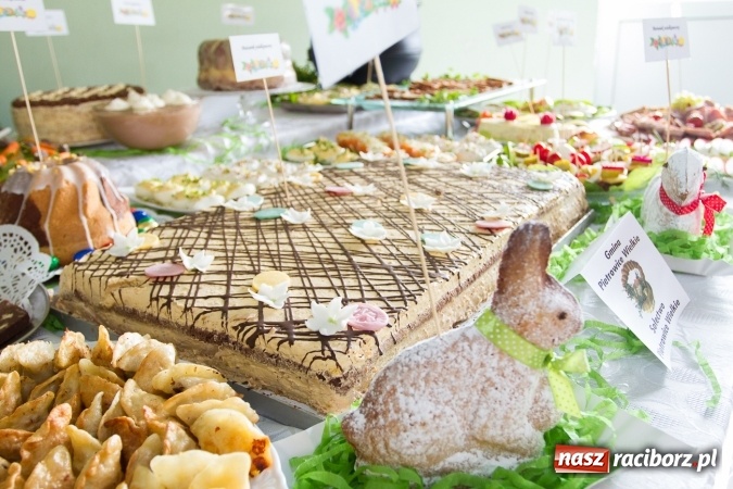 Zdjęcie w galerii na portalu naszraciborz.pl: Same smakołyki na pietrowickich stołach - powiatowy konkurs potraw regionalnych wiadomości z regionu