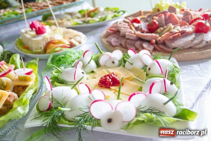 Zdjęcie w galerii na portalu naszraciborz.pl: Same smakołyki na pietrowickich stołach - powiatowy konkurs potraw regionalnych wiadomości z regionu