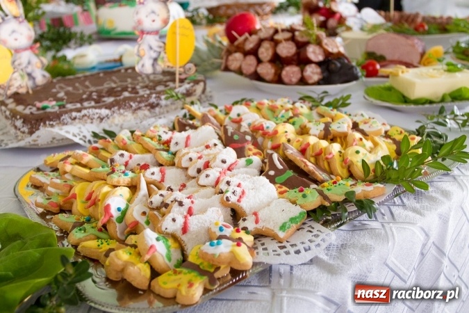 Zdjęcie w galerii na portalu naszraciborz.pl: Same smakołyki na pietrowickich stołach - powiatowy konkurs potraw regionalnych wiadomości z regionu
