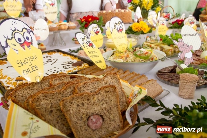 Zdjęcie w galerii na portalu naszraciborz.pl: Same smakołyki na pietrowickich stołach - powiatowy konkurs potraw regionalnych wiadomości z regionu