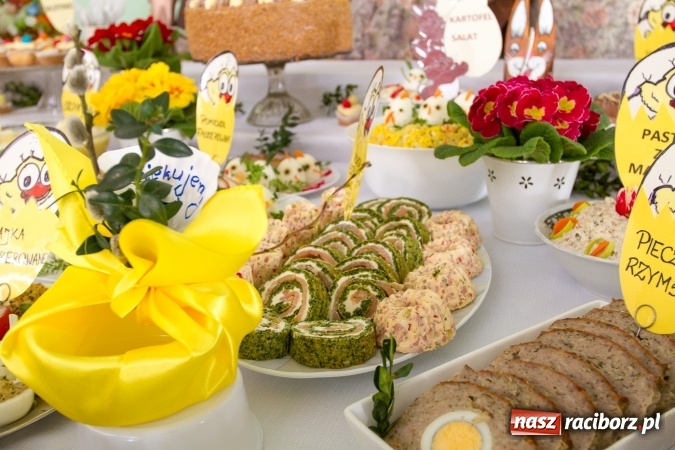 Zdjęcie w galerii na portalu naszraciborz.pl: Same smakołyki na pietrowickich stołach - powiatowy konkurs potraw regionalnych wiadomości z regionu