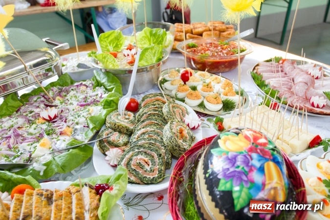 Zdjęcie w galerii na portalu naszraciborz.pl: Same smakołyki na pietrowickich stołach - powiatowy konkurs potraw regionalnych wiadomości z regionu