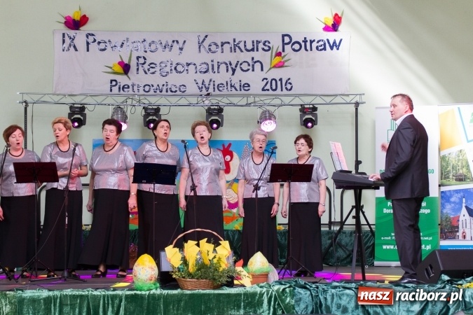 Zdjęcie w galerii na portalu naszraciborz.pl: Same smakołyki na pietrowickich stołach - powiatowy konkurs potraw regionalnych wiadomości z regionu