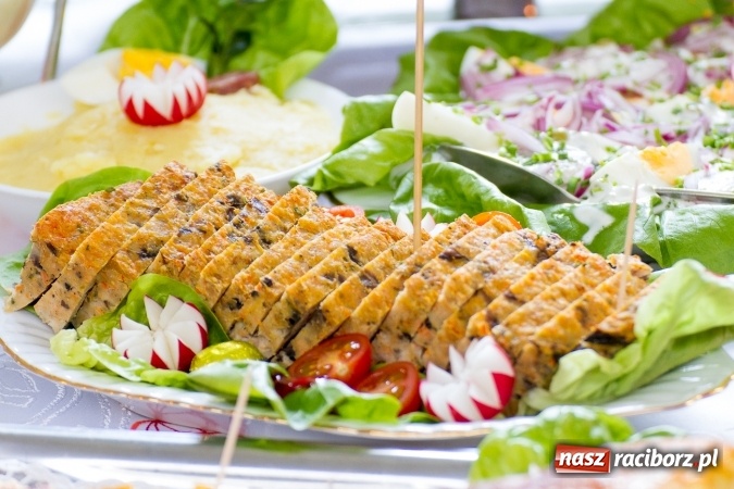 Zdjęcie w galerii na portalu naszraciborz.pl: Same smakołyki na pietrowickich stołach - powiatowy konkurs potraw regionalnych wiadomości z regionu