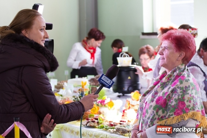 Zdjęcie w galerii na portalu naszraciborz.pl: Same smakołyki na pietrowickich stołach - powiatowy konkurs potraw regionalnych wiadomości z regionu