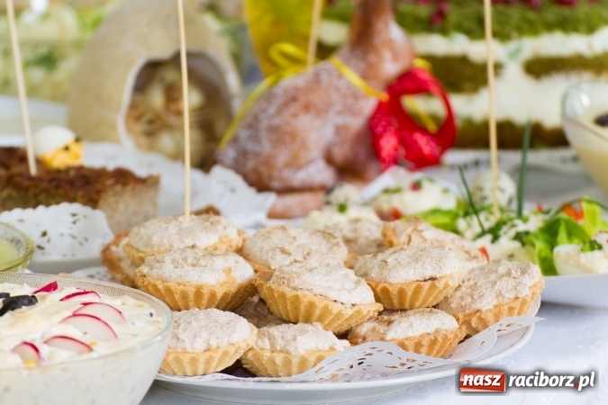 Zdjęcie w galerii na portalu naszraciborz.pl: Same smakołyki na pietrowickich stołach - powiatowy konkurs potraw regionalnych wiadomości z regionu