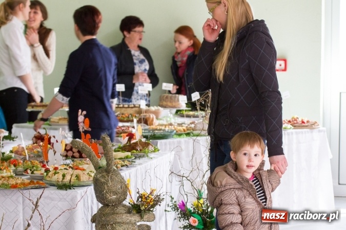 Zdjęcie w galerii na portalu naszraciborz.pl: Same smakołyki na pietrowickich stołach - powiatowy konkurs potraw regionalnych wiadomości z regionu