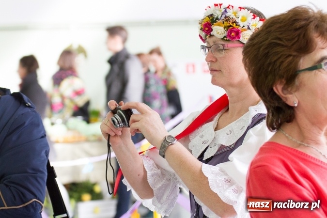 Zdjęcie w galerii na portalu naszraciborz.pl: Same smakołyki na pietrowickich stołach - powiatowy konkurs potraw regionalnych wiadomości z regionu