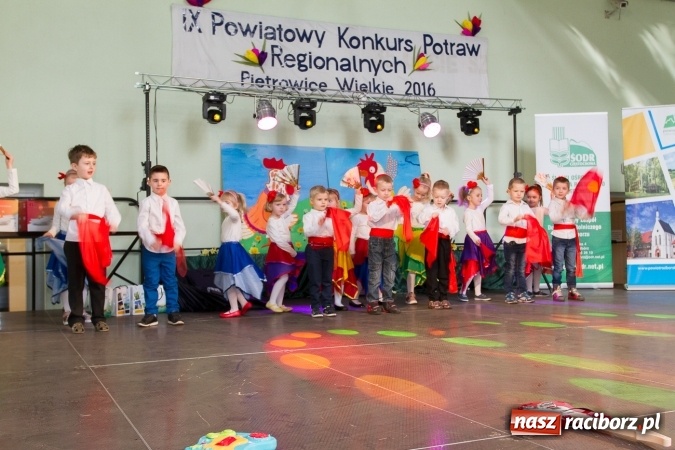 Zdjęcie w galerii na portalu naszraciborz.pl: Same smakołyki na pietrowickich stołach - powiatowy konkurs potraw regionalnych wiadomości z regionu