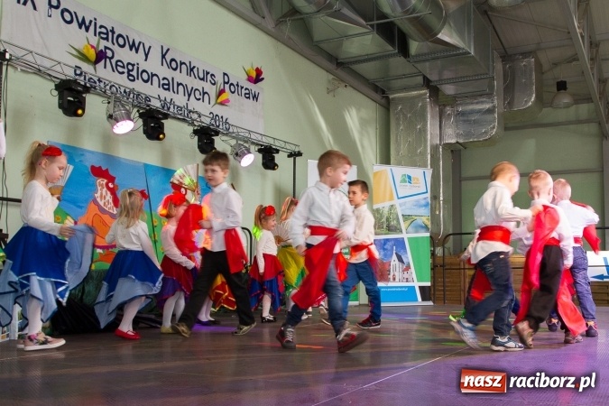 Zdjęcie w galerii na portalu naszraciborz.pl: Same smakołyki na pietrowickich stołach - powiatowy konkurs potraw regionalnych wiadomości z regionu