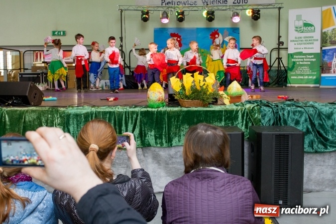 Zdjęcie w galerii na portalu naszraciborz.pl: Same smakołyki na pietrowickich stołach - powiatowy konkurs potraw regionalnych wiadomości z regionu