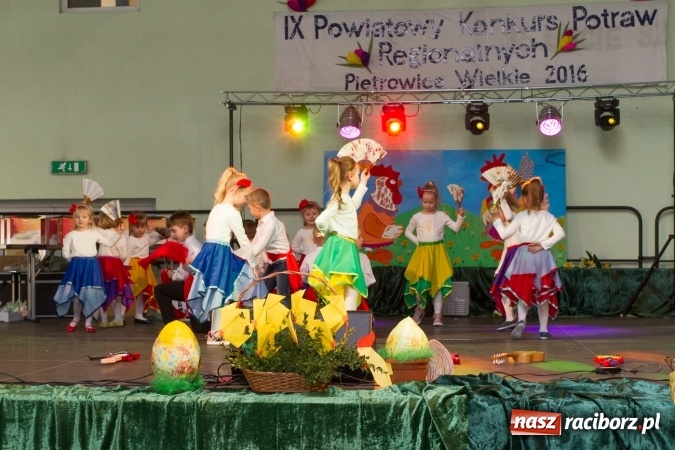 Zdjęcie w galerii na portalu naszraciborz.pl: Same smakołyki na pietrowickich stołach - powiatowy konkurs potraw regionalnych wiadomości z regionu