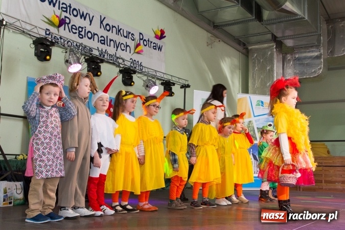 Zdjęcie w galerii na portalu naszraciborz.pl: Same smakołyki na pietrowickich stołach - powiatowy konkurs potraw regionalnych wiadomości z regionu