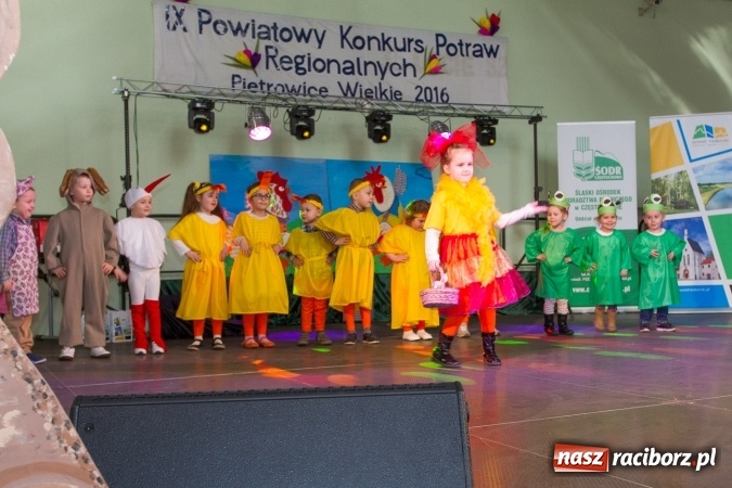 Zdjęcie w galerii na portalu naszraciborz.pl: Same smakołyki na pietrowickich stołach - powiatowy konkurs potraw regionalnych wiadomości z regionu