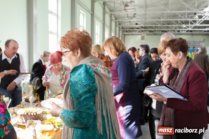 Zdjęcie w galerii na portalu naszraciborz.pl: Same smakołyki na pietrowickich stołach - powiatowy konkurs potraw regionalnych wiadomości z regionu