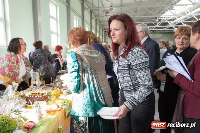 Zdjęcie w galerii na portalu naszraciborz.pl: Same smakołyki na pietrowickich stołach - powiatowy konkurs potraw regionalnych wiadomości z regionu