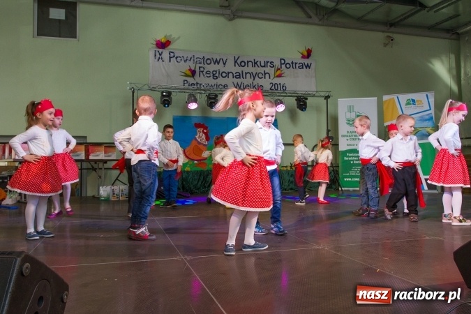 Zdjęcie w galerii na portalu naszraciborz.pl: Same smakołyki na pietrowickich stołach - powiatowy konkurs potraw regionalnych wiadomości z regionu