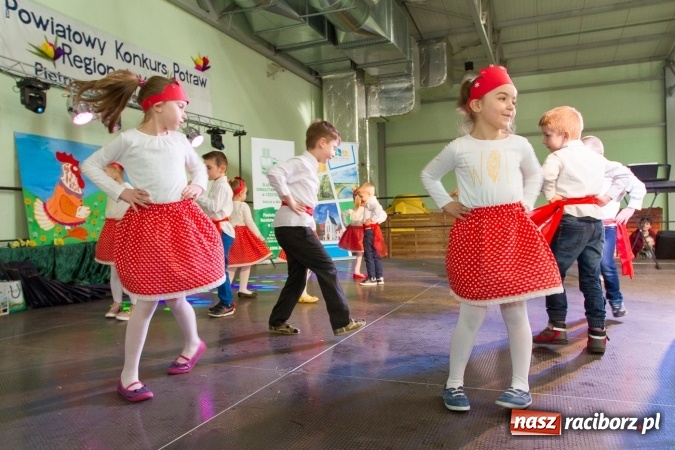 Zdjęcie w galerii na portalu naszraciborz.pl: Same smakołyki na pietrowickich stołach - powiatowy konkurs potraw regionalnych wiadomości z regionu