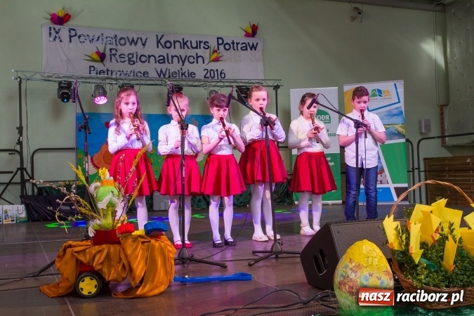 Zdjęcie w galerii na portalu naszraciborz.pl: Same smakołyki na pietrowickich stołach - powiatowy konkurs potraw regionalnych wiadomości z regionu