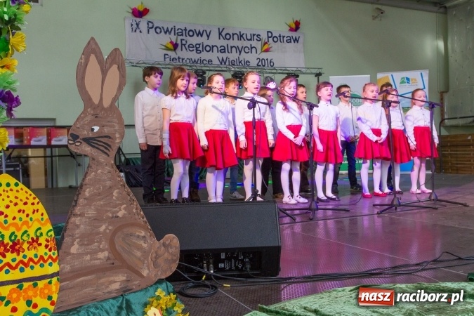 Zdjęcie w galerii na portalu naszraciborz.pl: Same smakołyki na pietrowickich stołach - powiatowy konkurs potraw regionalnych wiadomości z regionu