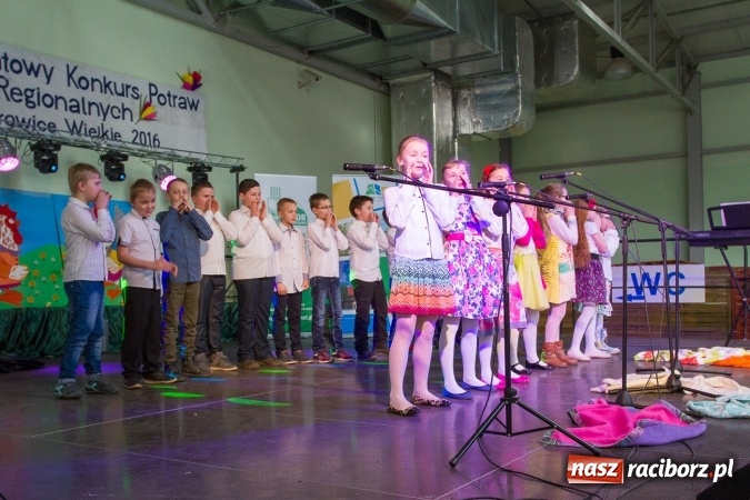 Zdjęcie w galerii na portalu naszraciborz.pl: Same smakołyki na pietrowickich stołach - powiatowy konkurs potraw regionalnych wiadomości z regionu