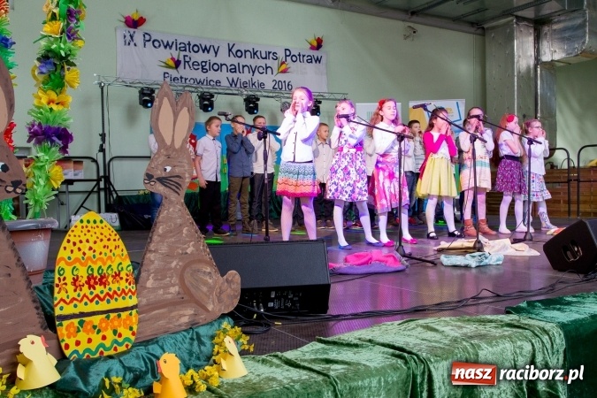 Zdjęcie w galerii na portalu naszraciborz.pl: Same smakołyki na pietrowickich stołach - powiatowy konkurs potraw regionalnych wiadomości z regionu