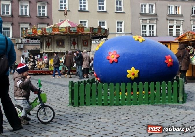 Zdjęcie w galerii na portalu naszraciborz.pl: Jarmark Wielkanocny w Raciborzu - pyszności, ozdoby i średniowieczna tradycja wiadomości z regionu