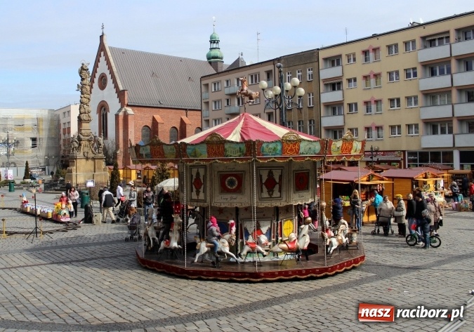 Zdjęcie w galerii na portalu naszraciborz.pl: Jarmark Wielkanocny w Raciborzu - pyszności, ozdoby i średniowieczna tradycja wiadomości z regionu