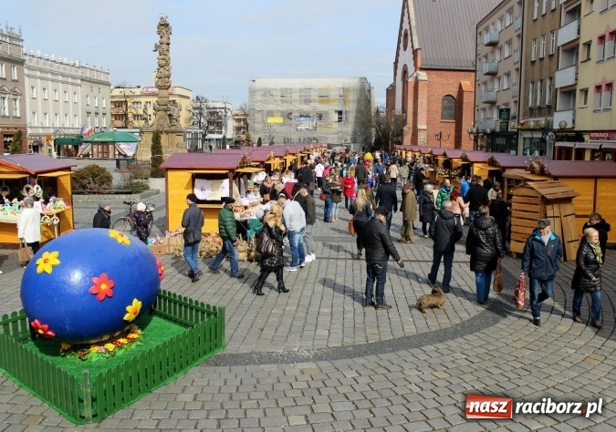 Zdjęcie w galerii na portalu naszraciborz.pl: Jarmark Wielkanocny w Raciborzu - pyszności, ozdoby i średniowieczna tradycja wiadomości z regionu