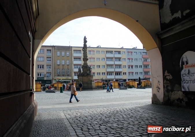 Zdjęcie w galerii na portalu naszraciborz.pl: Jarmark Wielkanocny w Raciborzu - pyszności, ozdoby i średniowieczna tradycja wiadomości z regionu