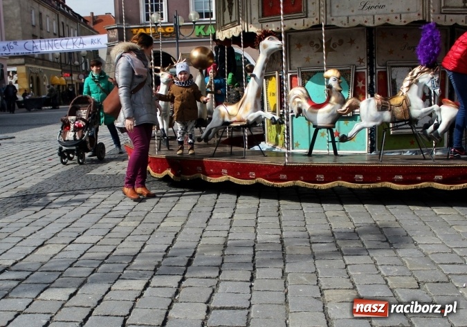 Zdjęcie w galerii na portalu naszraciborz.pl: Jarmark Wielkanocny w Raciborzu - pyszności, ozdoby i średniowieczna tradycja wiadomości z regionu