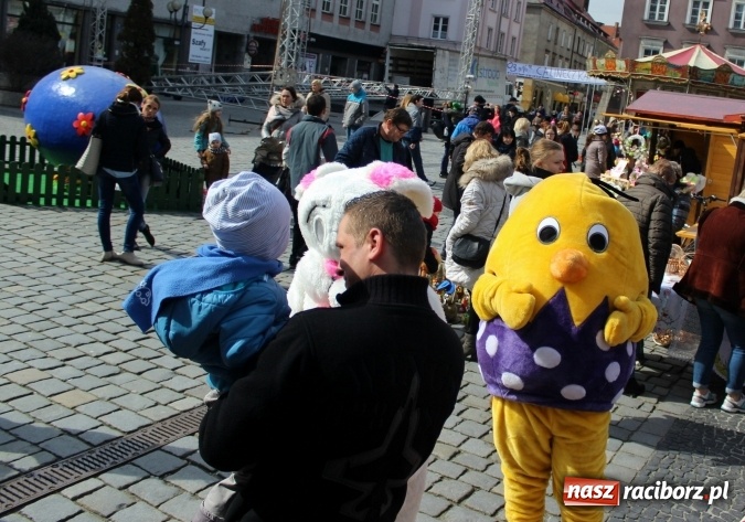 Zdjęcie w galerii na portalu naszraciborz.pl: Jarmark Wielkanocny w Raciborzu - pyszności, ozdoby i średniowieczna tradycja wiadomości z regionu
